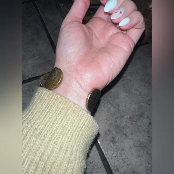 Beautiful handmade geode cuff - Picture 2 of 7